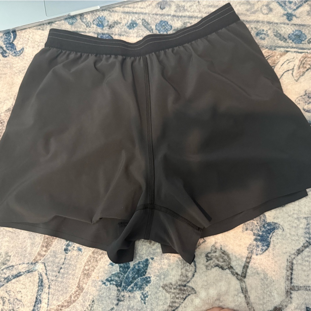 Lululemon 3 inch run short